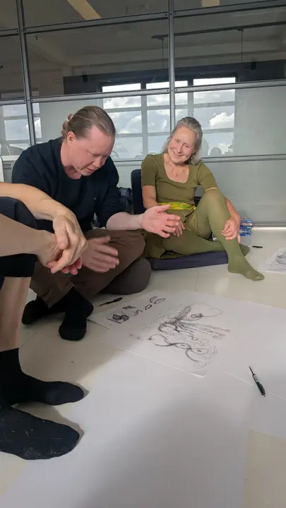 Workshop med tegning på gulvet